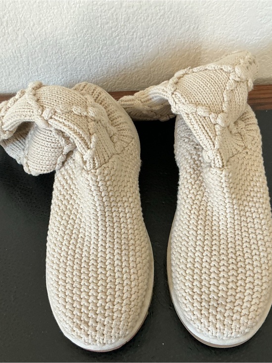 UGG Shoes - UGG Women Classic Cardy Knit Argyle Beige Bootie Size 8